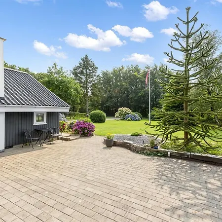 Lenya - 33km From The Sea By Interhome *