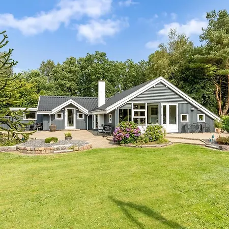Lenya - 33km From The Sea By Interhome