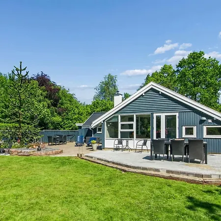 Lenya - 33km From The Sea By Interhome *